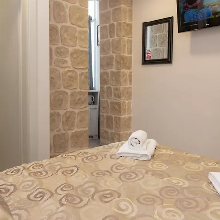 Πανσιόν Queen Teuta Luxury Σπλιτ