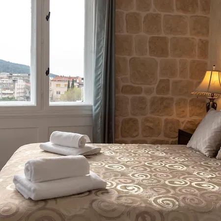 Queen Teuta Luxury 3* Σπλιτ