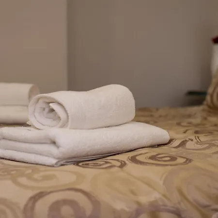 Queen Teuta Luxury Split