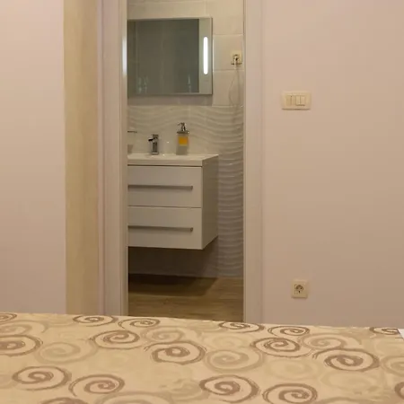 Queen Teuta Luxury Guest house *