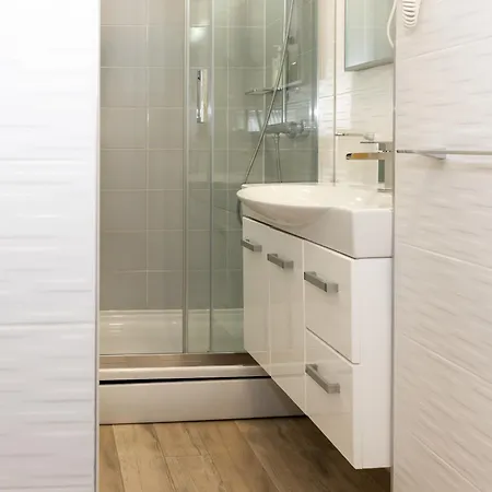 Queen Teuta Luxury Guest house *
