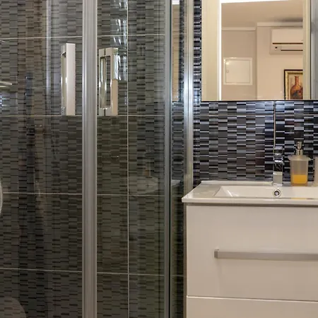 Queen Teuta Luxury 3*