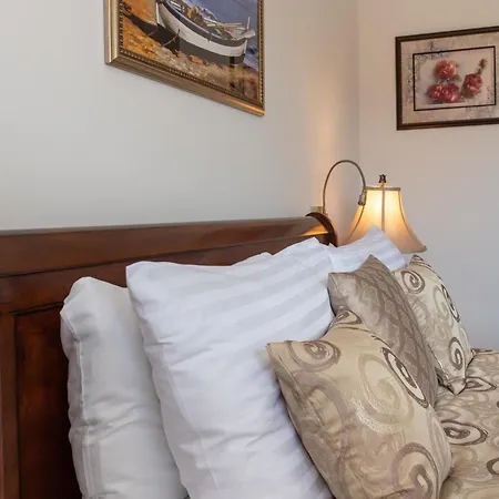 Queen Teuta Luxury سبليت