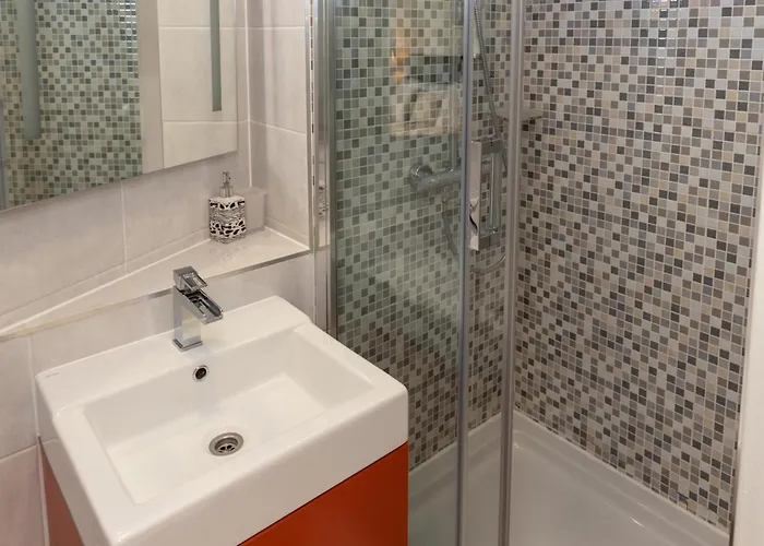 Queen Teuta Luxury 3* Split