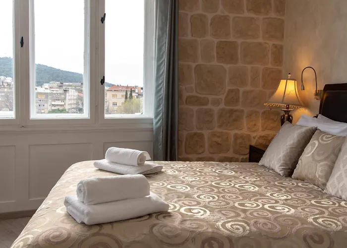 Queen Teuta Luxury 3* Split