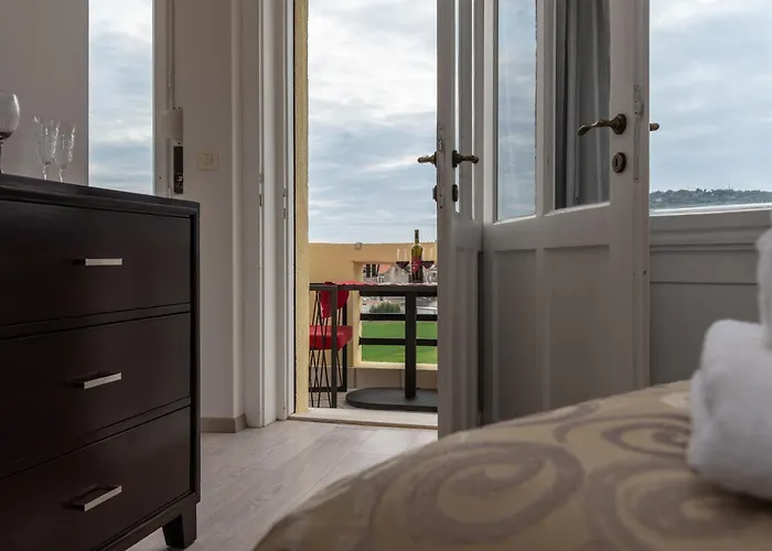 Queen Teuta Luxury 3* Split