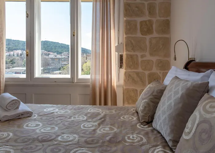 Queen Teuta Luxury Gasthuis 3*